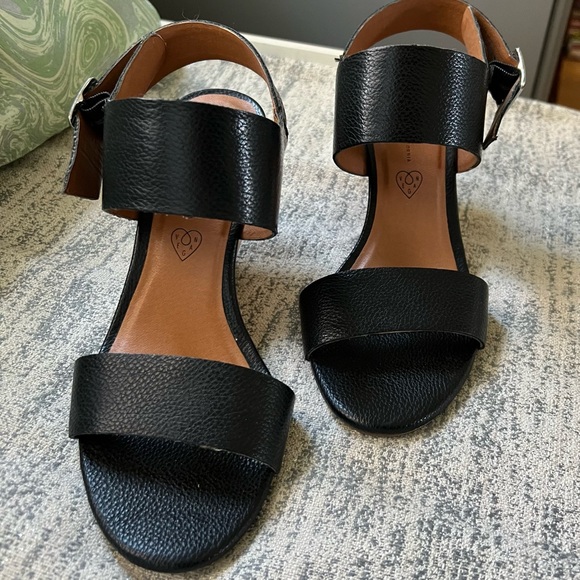 BC Born in California Size 10 Black Wedge Heels - Picture 2 of 7